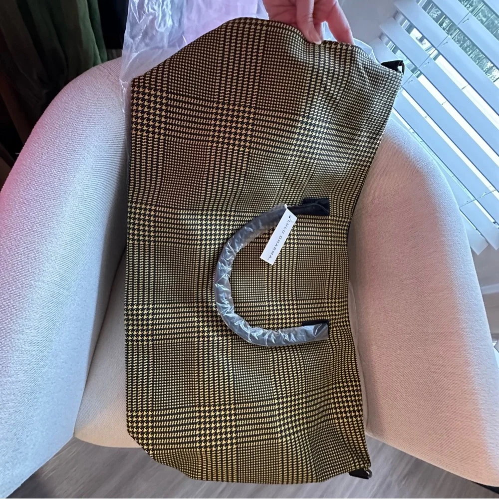 NWT- Lulu Dharma - Fraiser weekender bag Color - yellow/black plaid - Picture 5 of 8